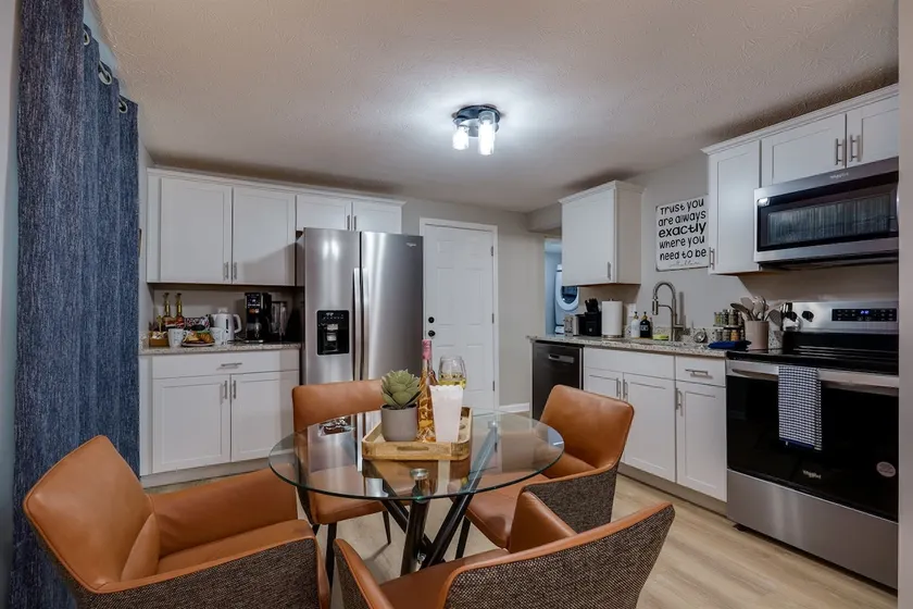 Newly Remodeled, 5 min to UD, No Airbnb Fees - Image 1