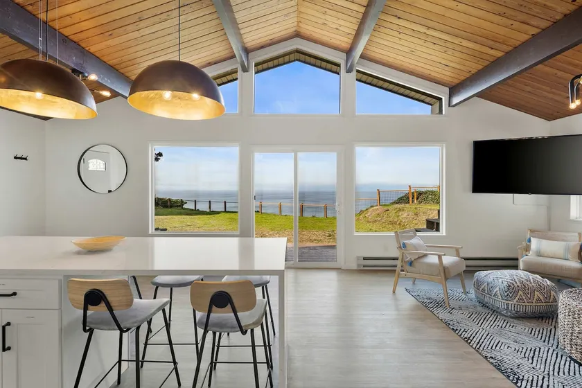 Charming Coastal Retreat - Image 1