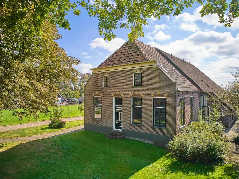 Cozy farmhouse near Giethoorn - Image 1