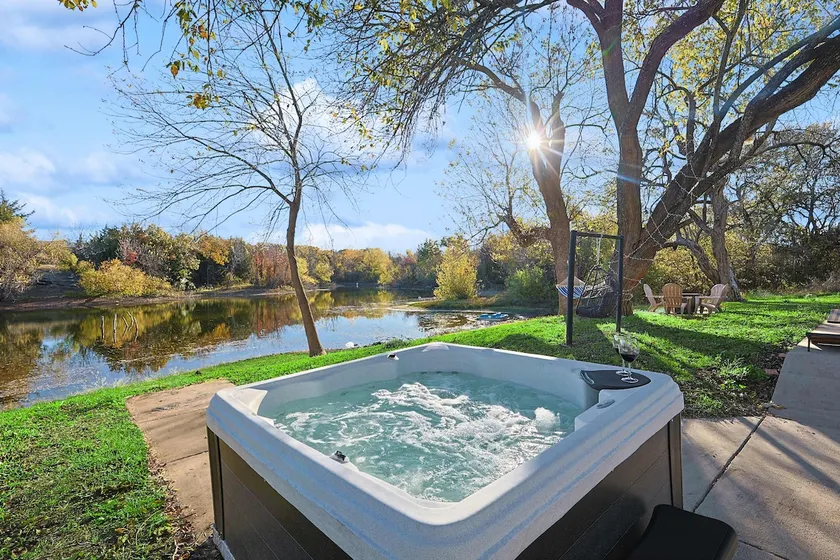 Luxurious 6BR 3BA Villa with Hot Tub - Image 1