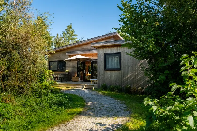 Lakefront Nature House in Friesland: Ljurk - Image 1