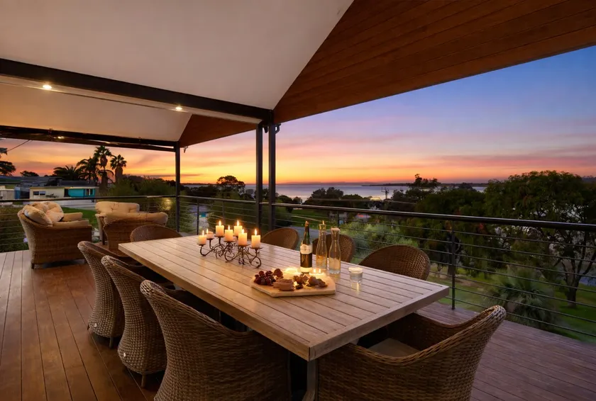 Sunset Estuary View *Huge Balcony * Family Retreat - Image 1