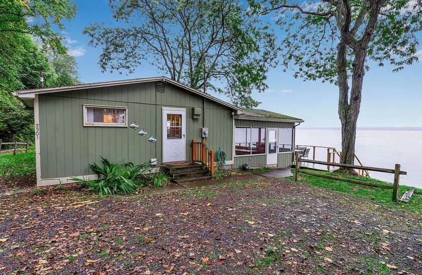 Lakefront Cottage In The Heart of Wine Trail - Image 1