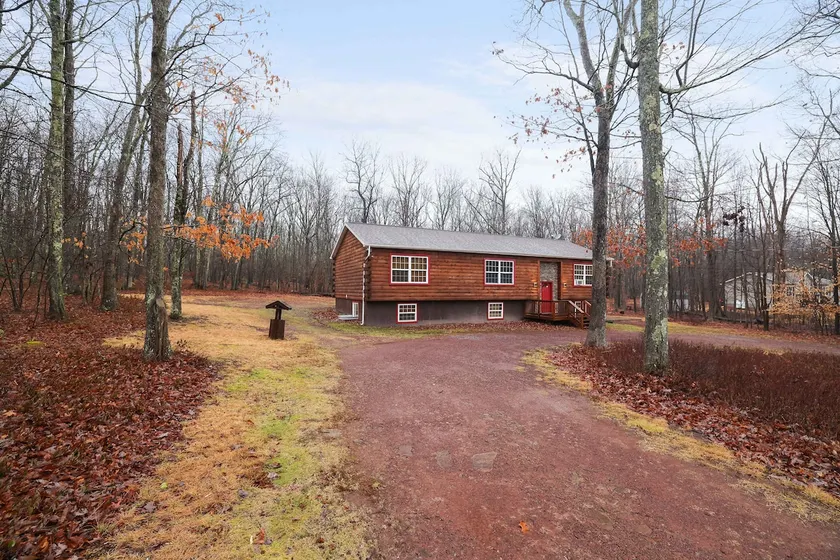 Cozy Freeland Retreat- Firepit Pool Table Hot Tub - Image 1