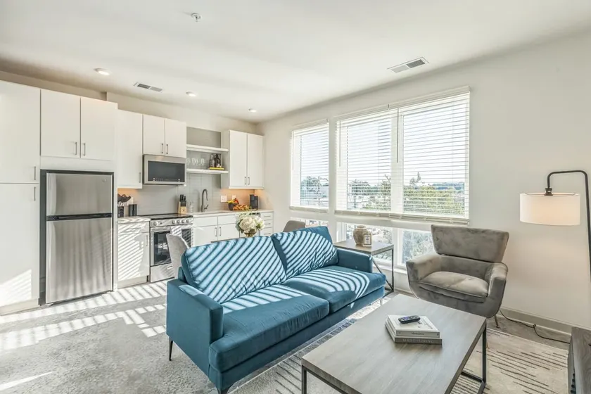 Comfortable 1 Bedroom with Pool and Gym Access - Image 1