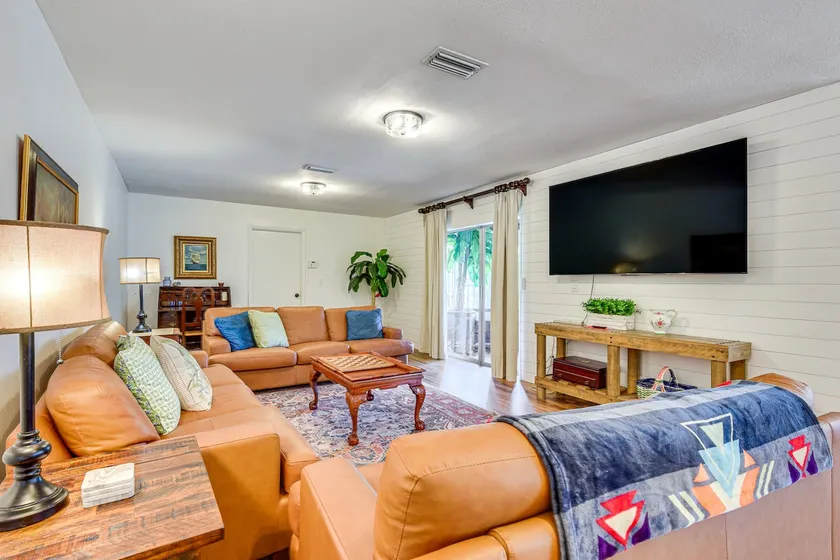 6 Mi to Beaches: Modern Bradenton Getaway! - Image 1