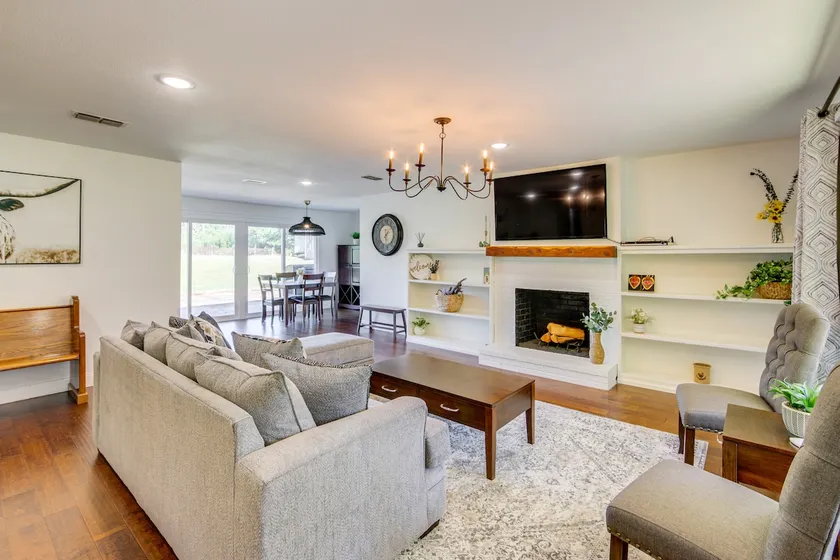 Fire Pit & Grill: Tyler Home on 5 Acres! - Image 1