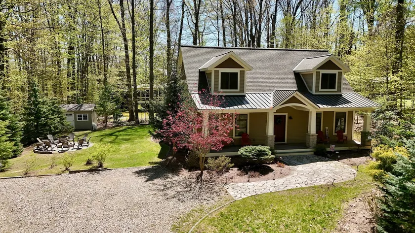 10 Min Walk to Beach • Firepit • Screened Porch - Image 1