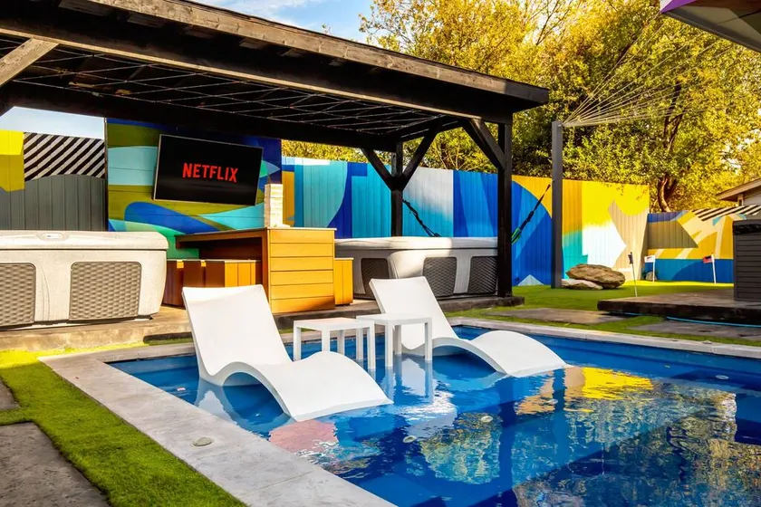 2 HotTubs, Pool, Theater, MiniGolf, Games, 20 - Image 1