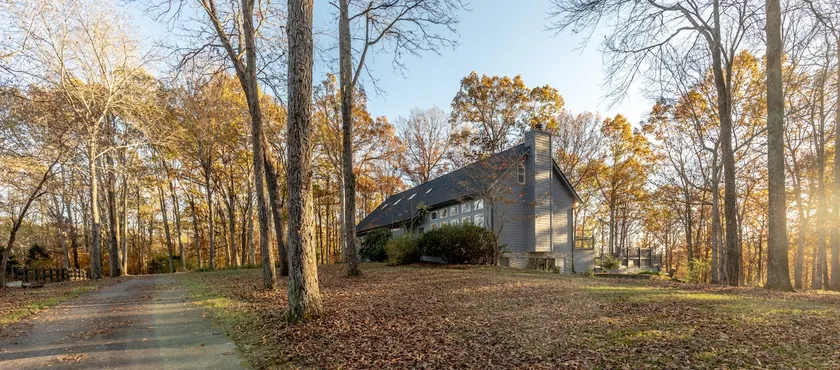 Luxury 4-Bedroom Estate: Leiper's Fork w/ Pond - Image 1