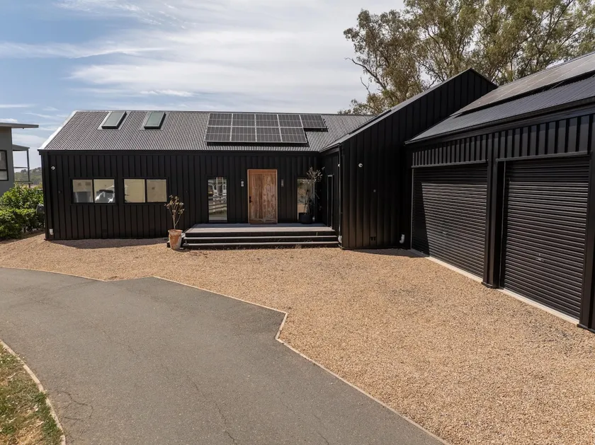 The Barn Bonnie Doon - Image 1