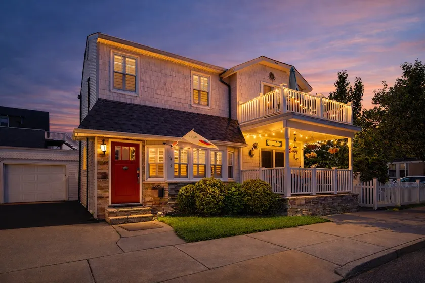 Ventnor Beach Gem: Central AC, Patio&Deck, Parking - Image 1