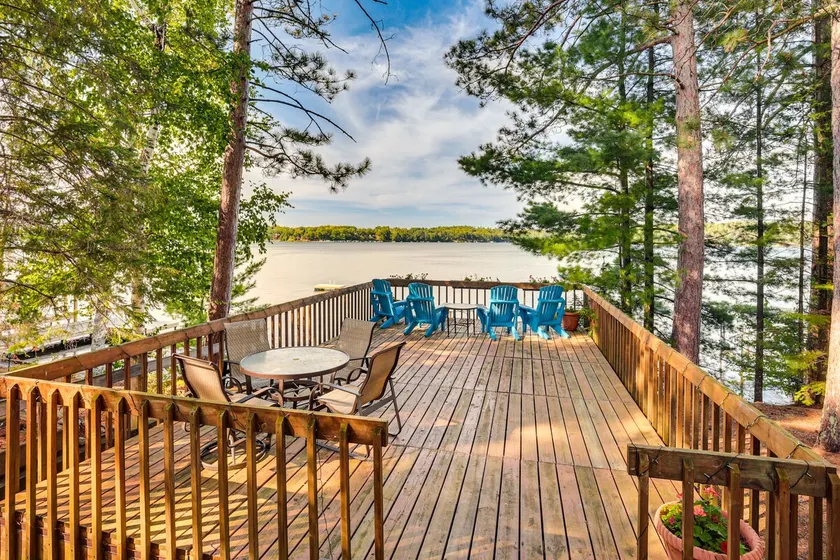 Lake Tomahawk Fall Retreat w/ Foliage & Lake Views - Image 1