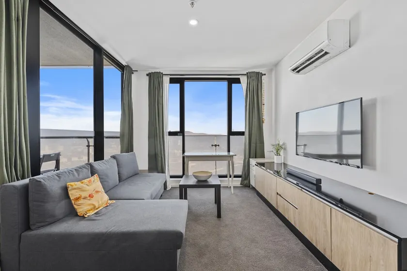 Infinity Tower Oasis | Pool, Gym & Panoramic Views - Image 1