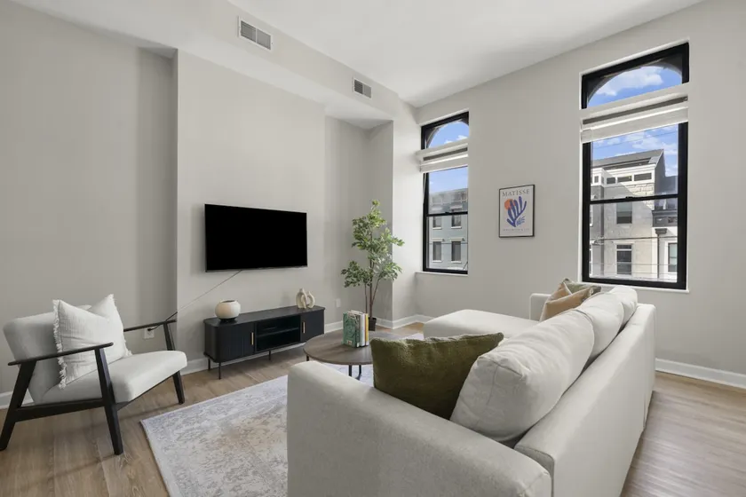 OTR Grand Flat | 1800 sq ft | Free Parking - Image 1