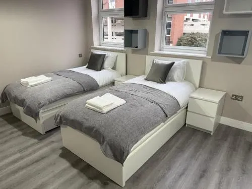 Large Twin Bed Studio (2 x Single Beds) (1) - Image 1