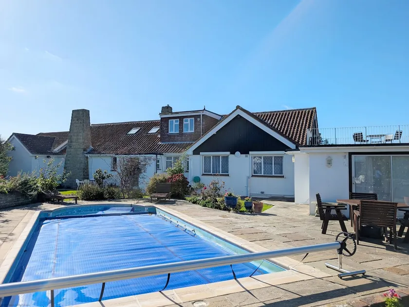 Warner Wood - Heated Pool-Hot tub -Beach -Sleeps16 - Image 1