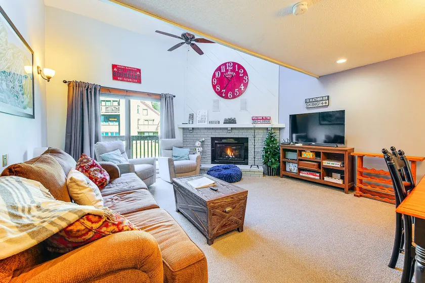 Walk to Mt Snow: Cozy West Dover Condo - Image 1