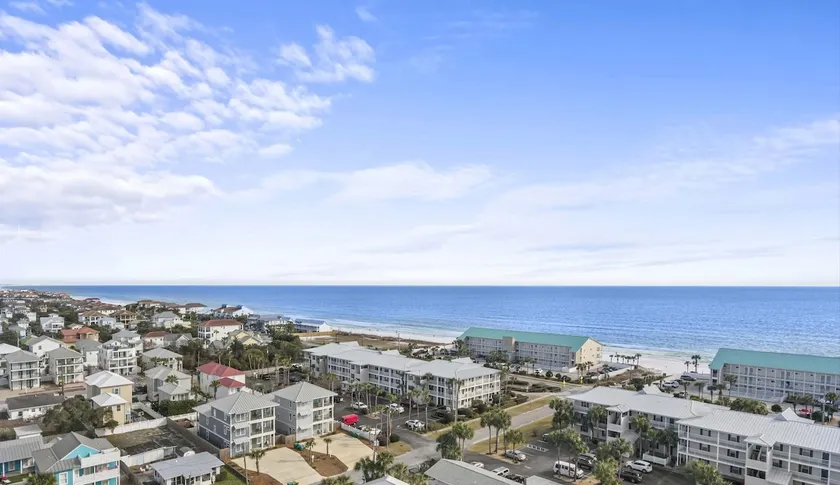 Beach Vibes Destin Gem: 1BR Condo w/ 3 Beds - Image 1