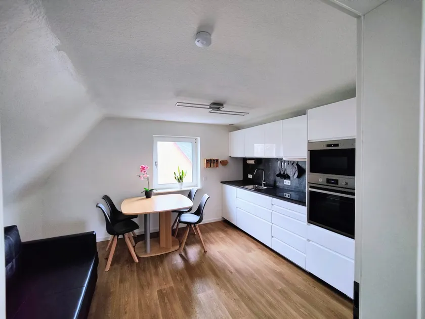 Apartment with French balcony and garden view - Image 1