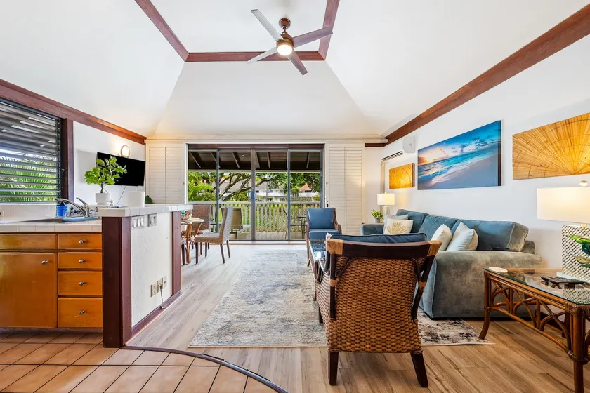 KP40 Walk to Beach!Top Corner Unit, A/C, Pool, Gym - Image 1