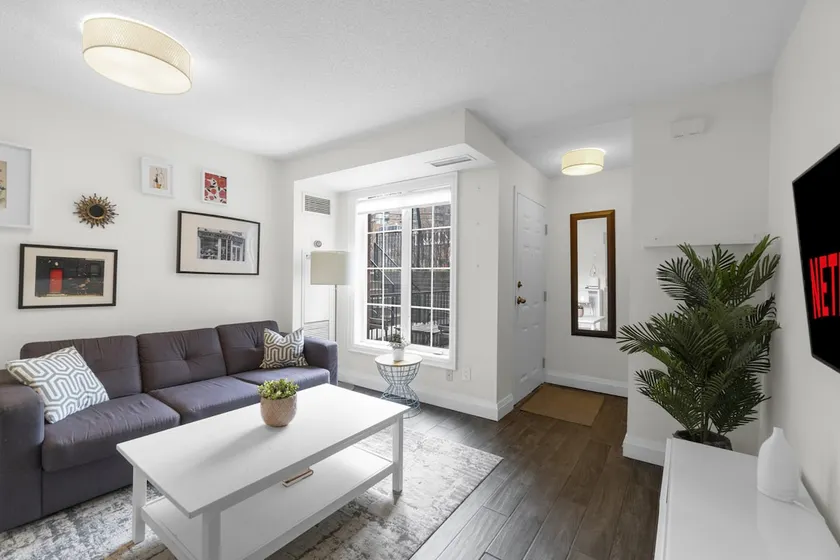 Chic 1Br in West Queen West by Sonder - Image 1