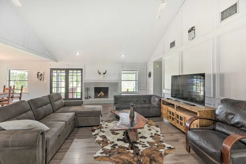 Pet-Friendly Lockhart Home With Private Yard! - Image 1