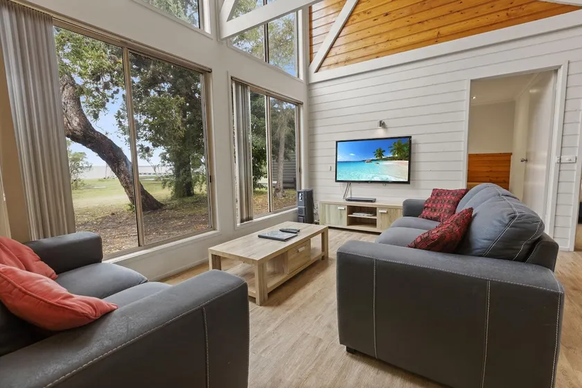 Westwind: 2BR lodge offering water views + more! - Image 1