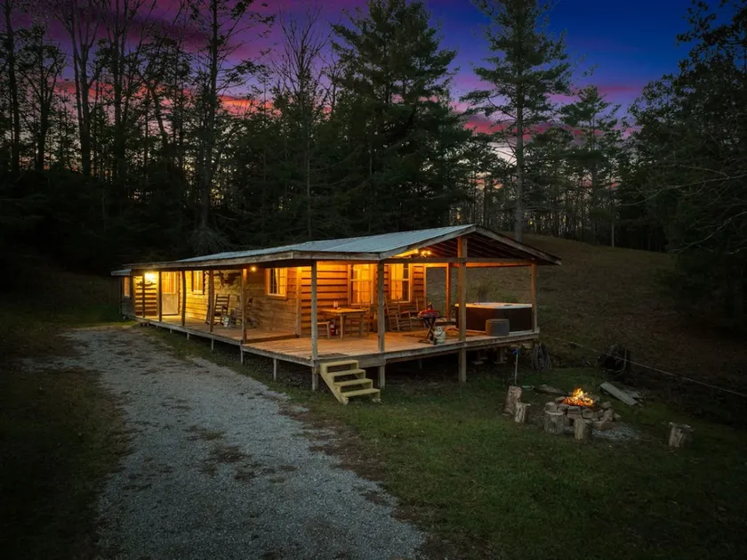 Family or Honeymoon Cabin: Hot Tub, Views, & More! - Image 1