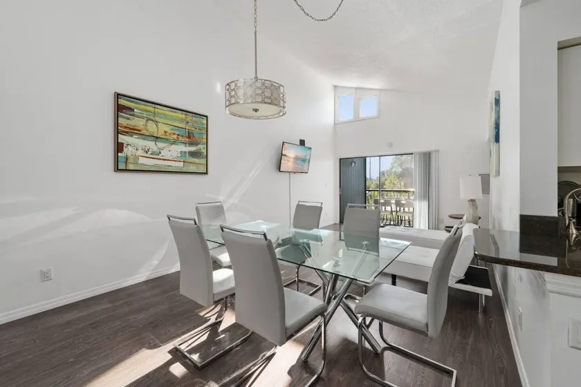 Cozy Apt with Pool, Hot Tub, Golf, Near Downtown - Image 1