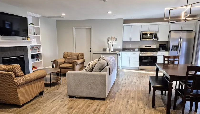 Guesthouse 3BDR,2BA Suite • Steps from Downtown OP - Image 1