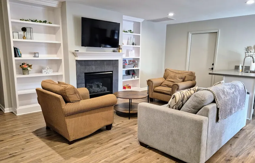 Guesthouse 3BDR,2BA Suite • Steps from Downtown OP - Image 1