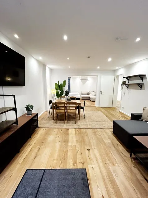 Spacious Apartment for 12 in Hamburg - Image 1