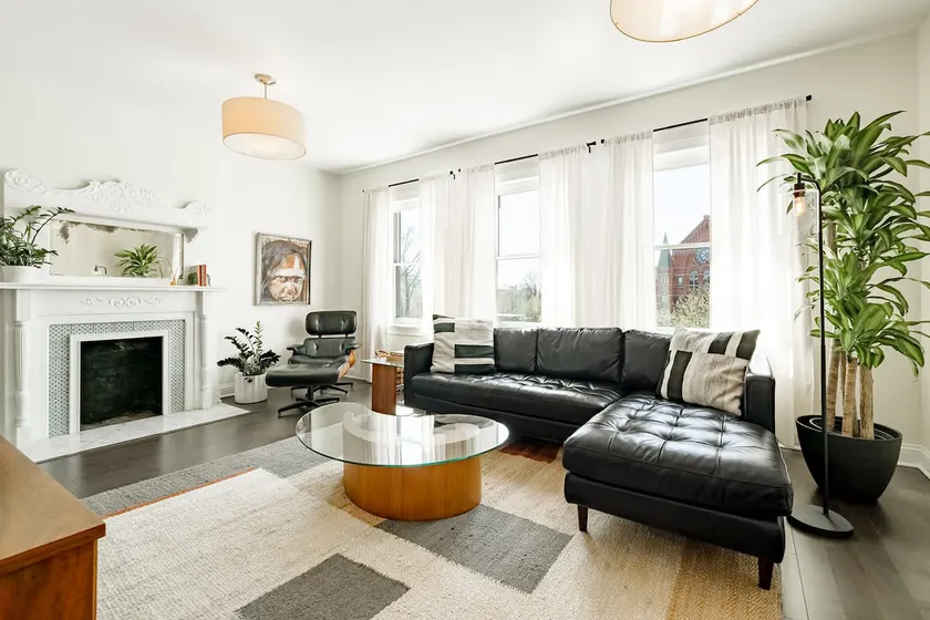 Lux 2BR | Downtown | Rooftop Patio | Free Parking - Image 1