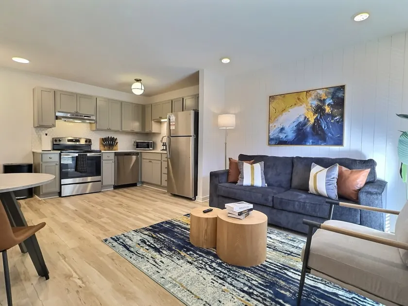 City Retreat, Free Parking, Near Downtown Hotspots - Image 1