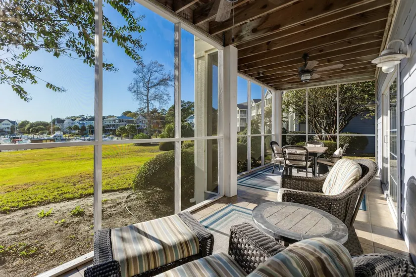 Gorgeous Marina Views from this Dog Friendly condo - Image 1