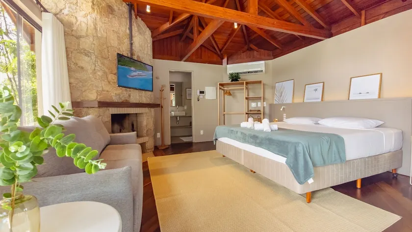 Foot-in-the-Sand Bungalow with Pool MK5729 - Image 1