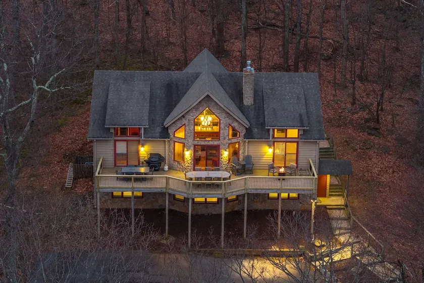 Red White & WTG: Hot Tub, 5 Bedrooms! - Image 1