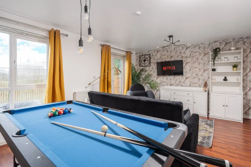 Pool Table - Coop Live Arena, Etihad & City stay - Image 1