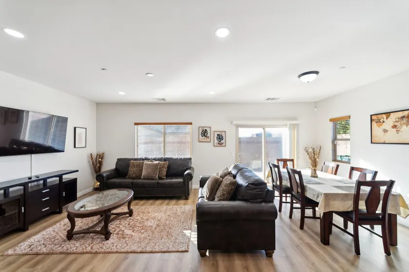Charming Pet-friendly Getaway In Sunny Beaumont 4 Bedroom Home - Image 1