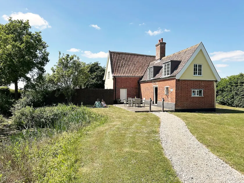 The Cottage by The Suffolk Cottage Collection - Image 1