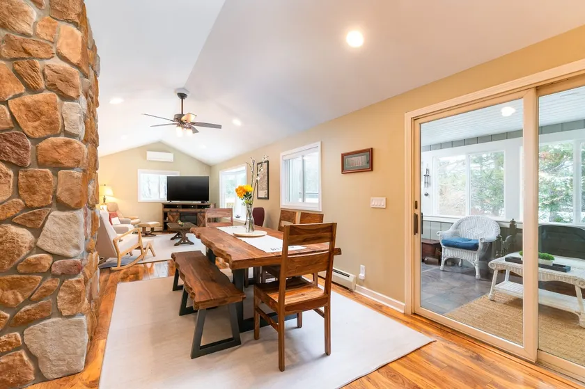 Stone Wall, King Bed, Workspace, Dog Approved! - Image 1