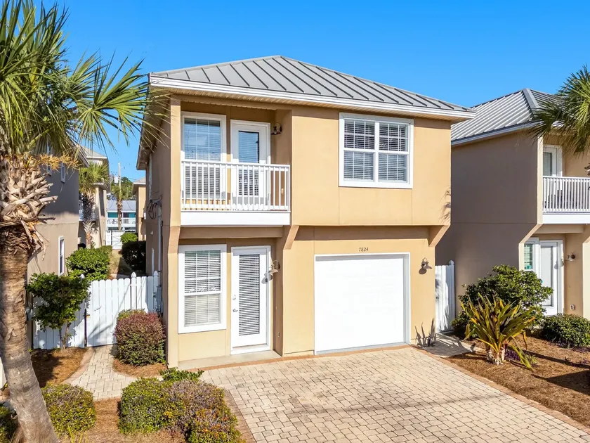 Palm Breeze Retreat Sleeps 10! - Image 1