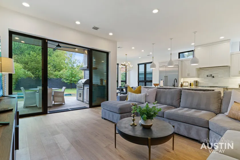 Pool, Hot Tub & Patio w/Modern Updates in E Austin - Image 1