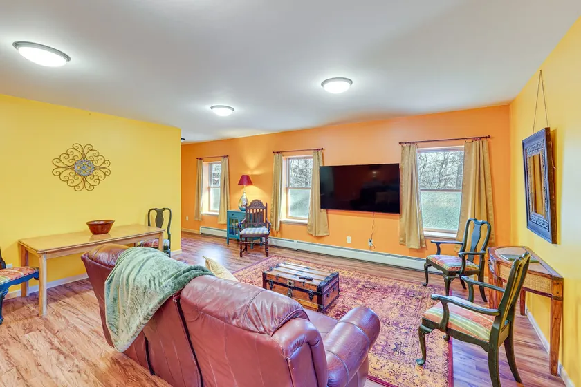 Near Historic Sites: Bright Hyde Park Guest Suite - Image 1
