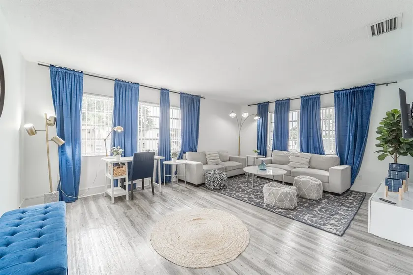 2 BD Condo - Sleeps 4 - Palm Wave Stays - Image 1