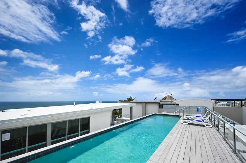 Coastal Escape | Rooftop Pool & Beach Walks - Image 1