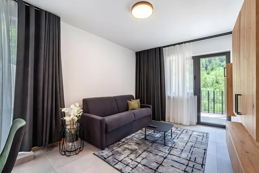 Apartamento con jardín, internet de alta velocidad y terraza | Vistas a la montaña - Image 1