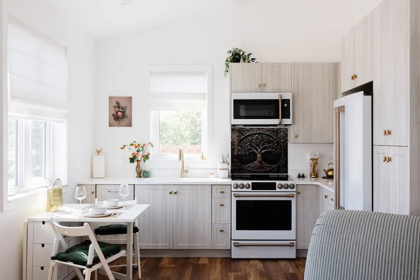 Brass Apple Cottage | Stylish, New, A/C & Wi-Fi - Image 1