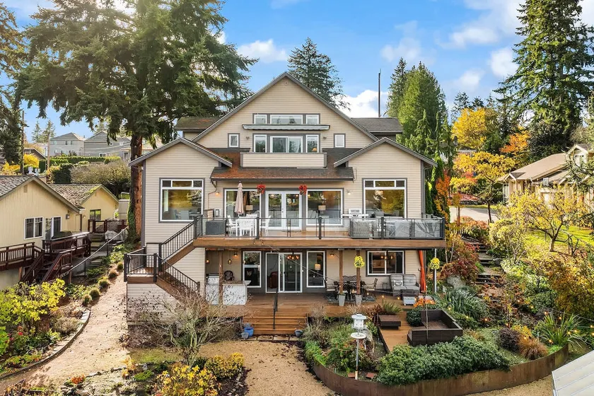 Serene Waterfront Escape w, Amazing View & Hot Tub - Image 1